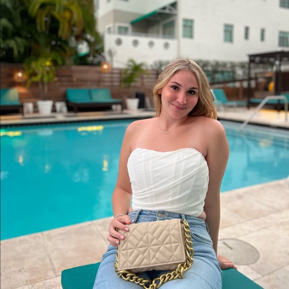 Meet your Posher, Julia - Picture 1 of 2